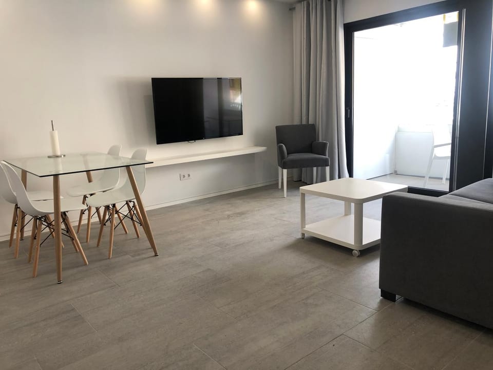 TV and multimedia, Living room, Dining area