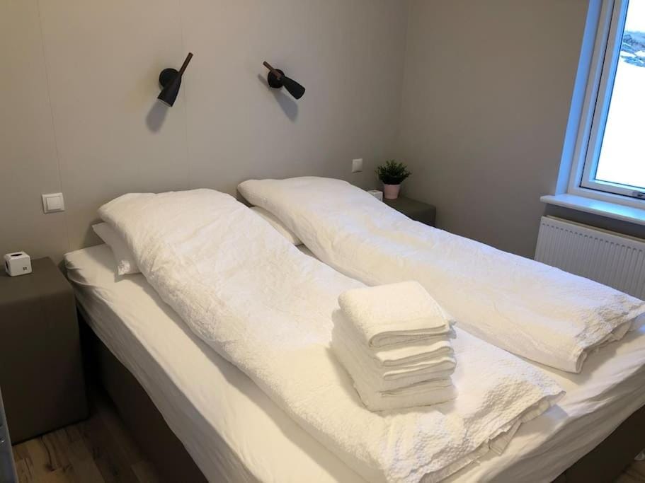 EYVÍK Cottages - Private HOT TUB! House in Southern Region