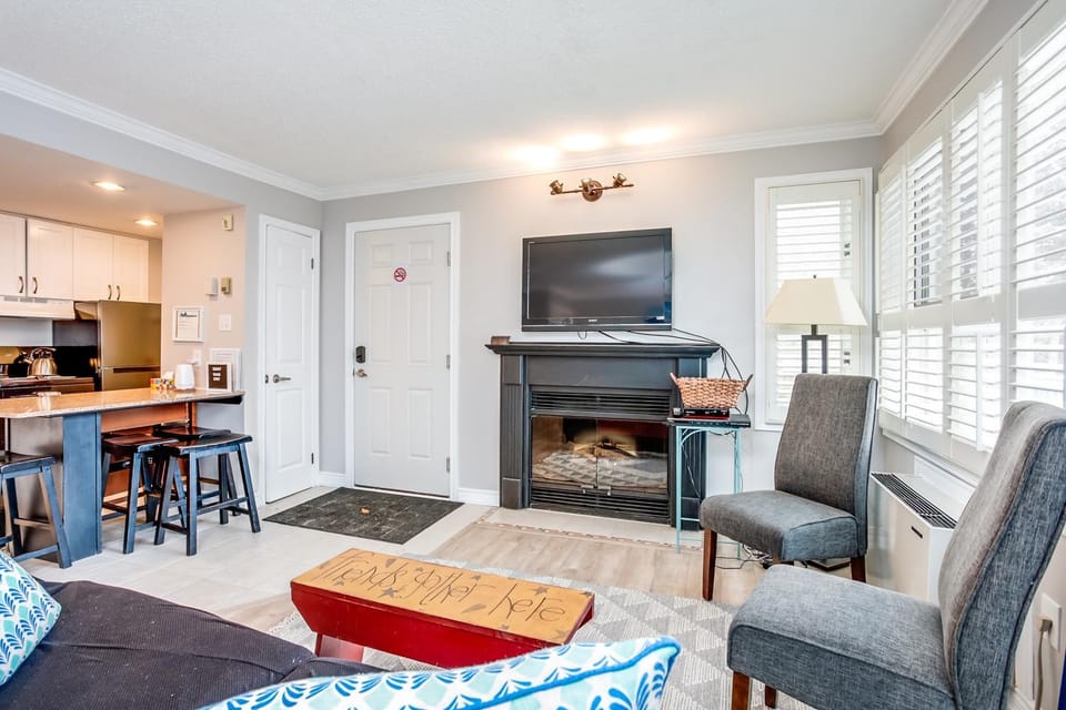 Mountainside Resort Condo at Blue Apartment in Grey Highlands