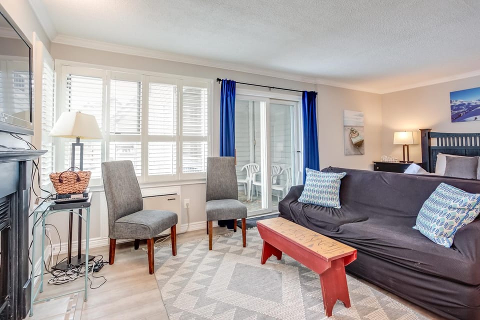 Mountainside Resort Condo at Blue Apartment in Grey Highlands