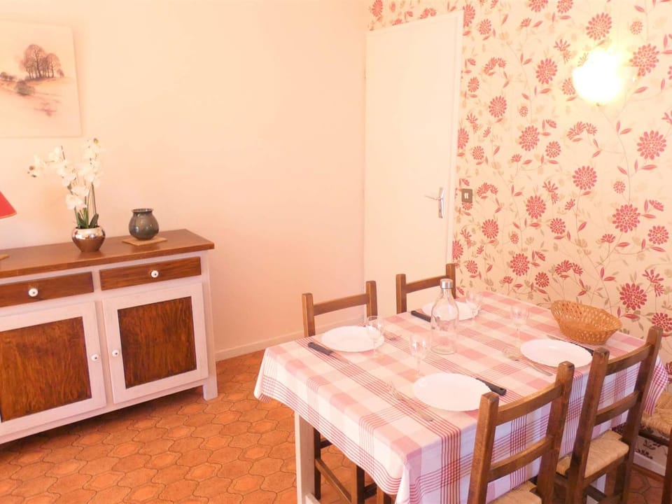 Charmant T2 avec Balcon et Garage - 6 couchages à Saint-Lary-Soulan - FR-1-457-149 Apartment in Saint-Lary-Soulan