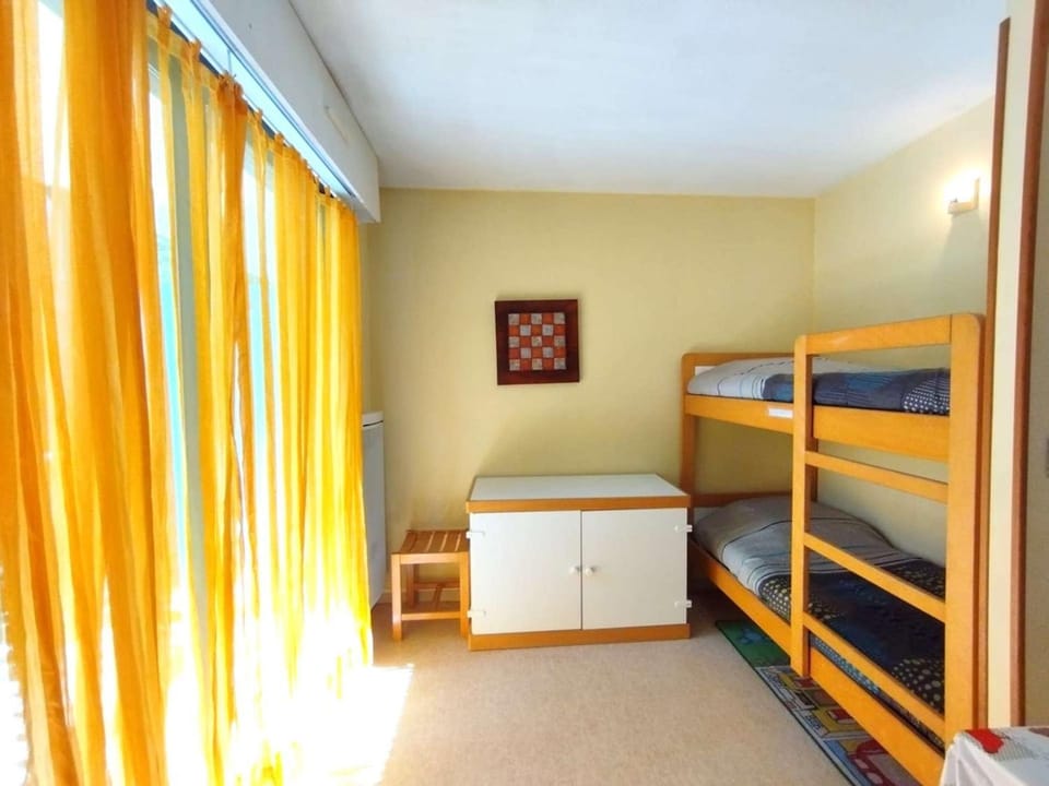 T2 Cabine avec Balcon au Cœur des Thermes - 6 Pers, Parking, Proche Télécabines, Équipé Tout Confort - FR-1-457-230 Cabin in Saint-Lary-Soulan