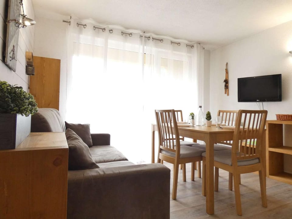 T2 pour 4 pers avec balcon à Saint-Lary-Soulan - FR-1-457-244 Apartment in Saint-Lary-Soulan