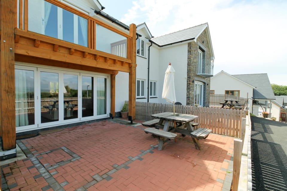 Patio, Facade/entrance, Seating area