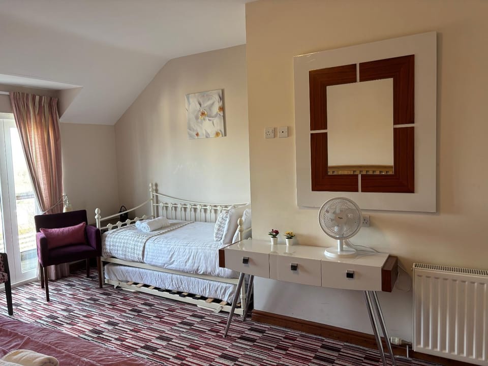 Bed, Seating area, Bedroom