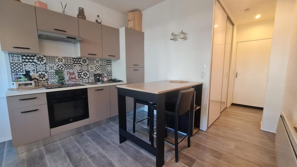 Appartement en RDC climatisé avec terrasse ombragée et privative Apartment in Le Grau-du-Roi