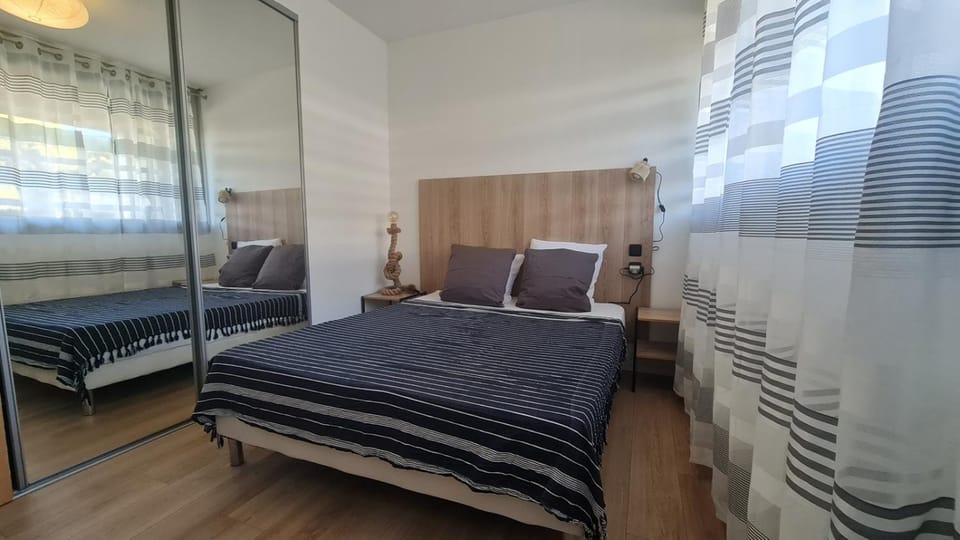 Appartement en RDC climatisé avec terrasse ombragée et privative Apartment in Le Grau-du-Roi
