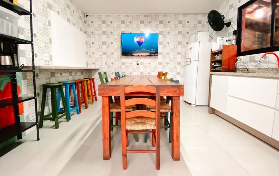 Kitchen or kitchenette, Dining area, oven, stove