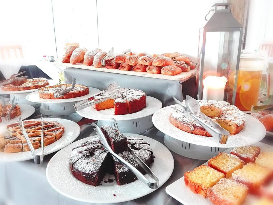 Continental breakfast, Buffet breakfast, Italian breakfast