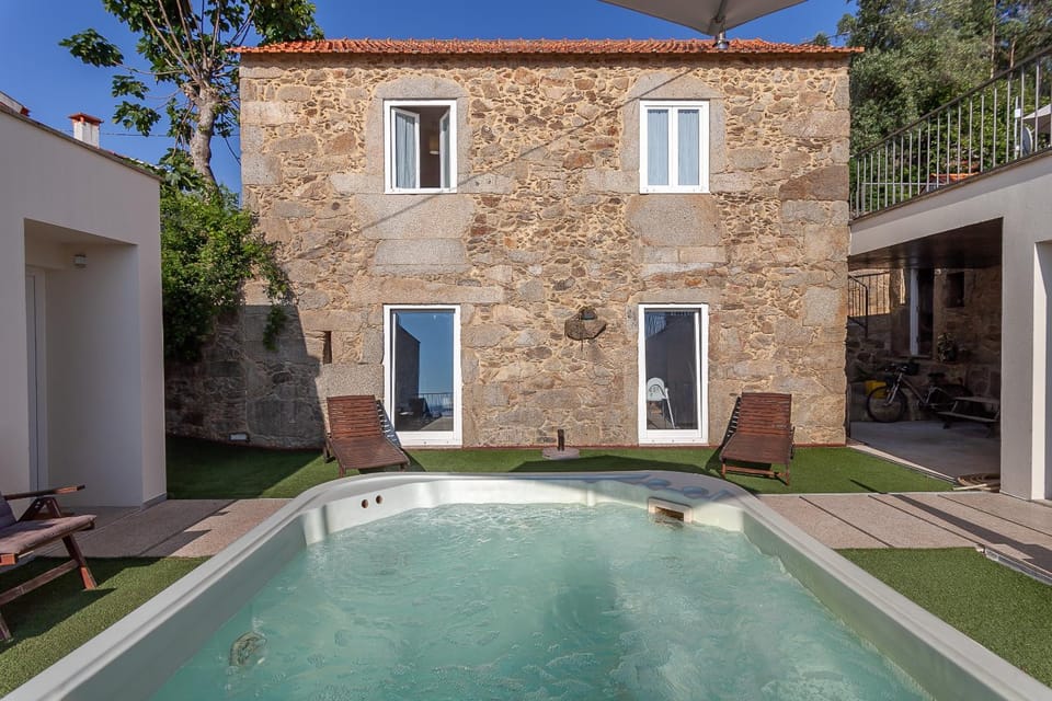 Property building, Hot Tub, Pool view, Swimming pool