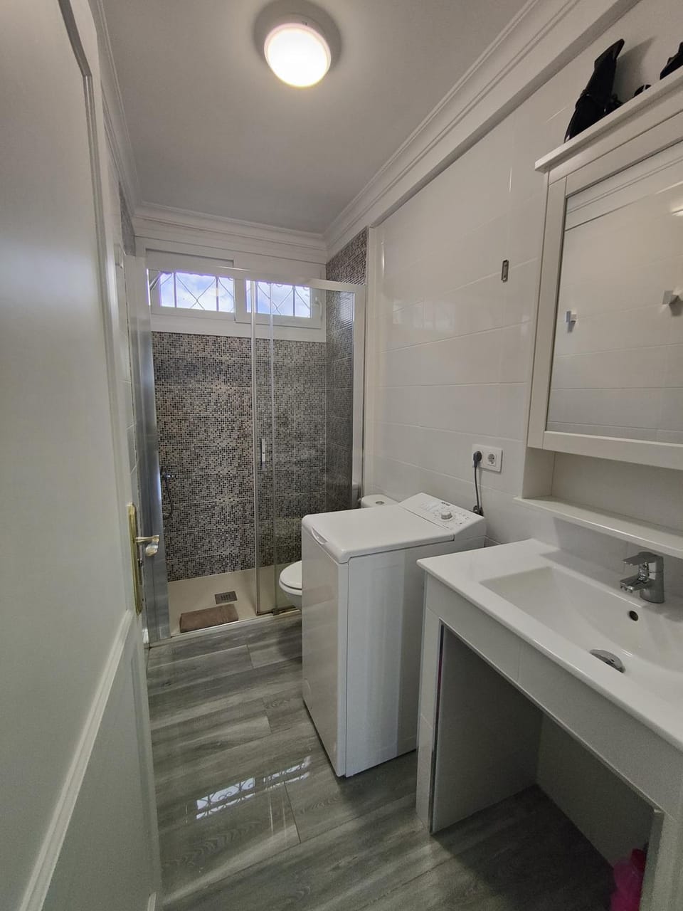 Shower, Bathroom, towels