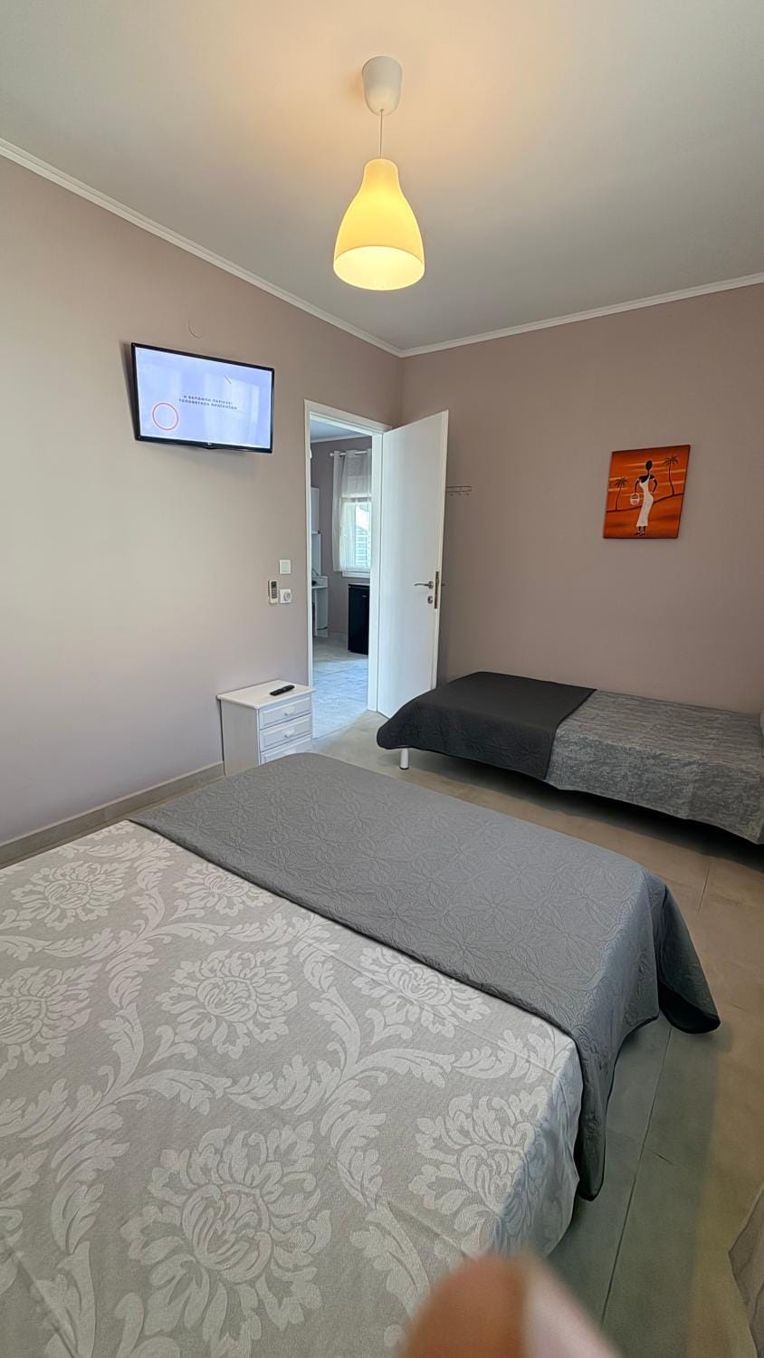 TV and multimedia, Photo of the whole room, Bedroom