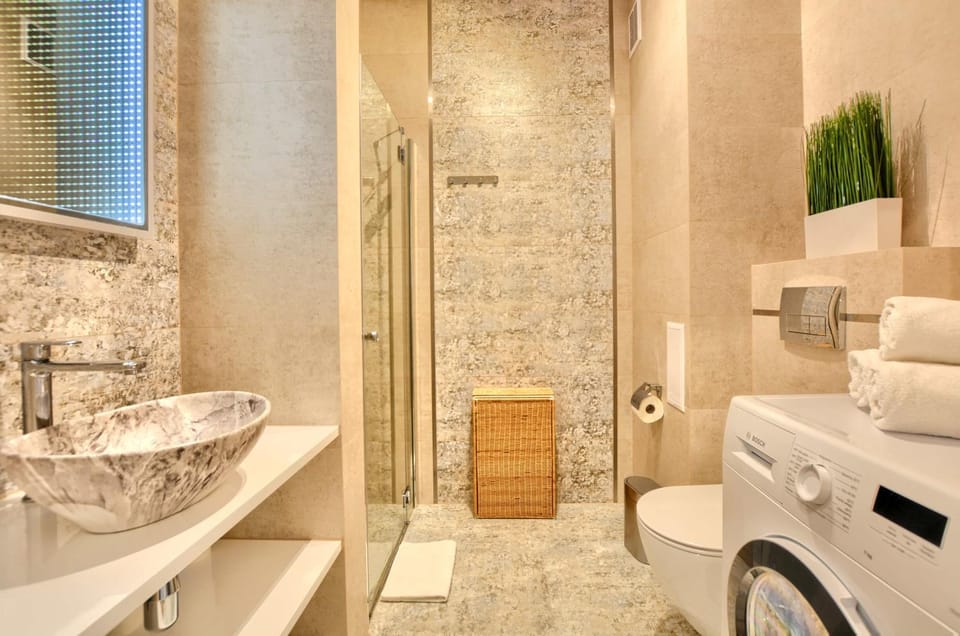 Shower, Bathroom, towels