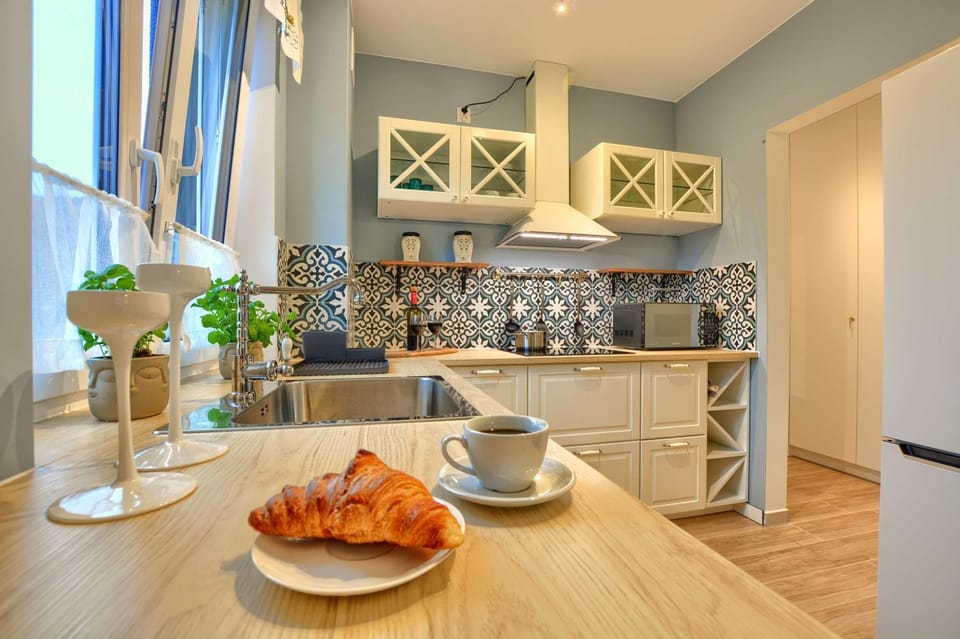 Kitchen or kitchenette, Dining area, stove, toaster