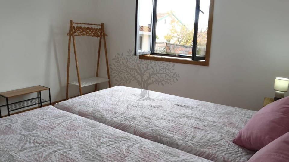 Bed, Photo of the whole room, Bedroom, Inner courtyard view