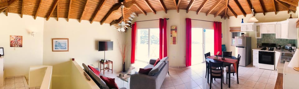 Kitchen or kitchenette, Living room, Seating area, Dining area