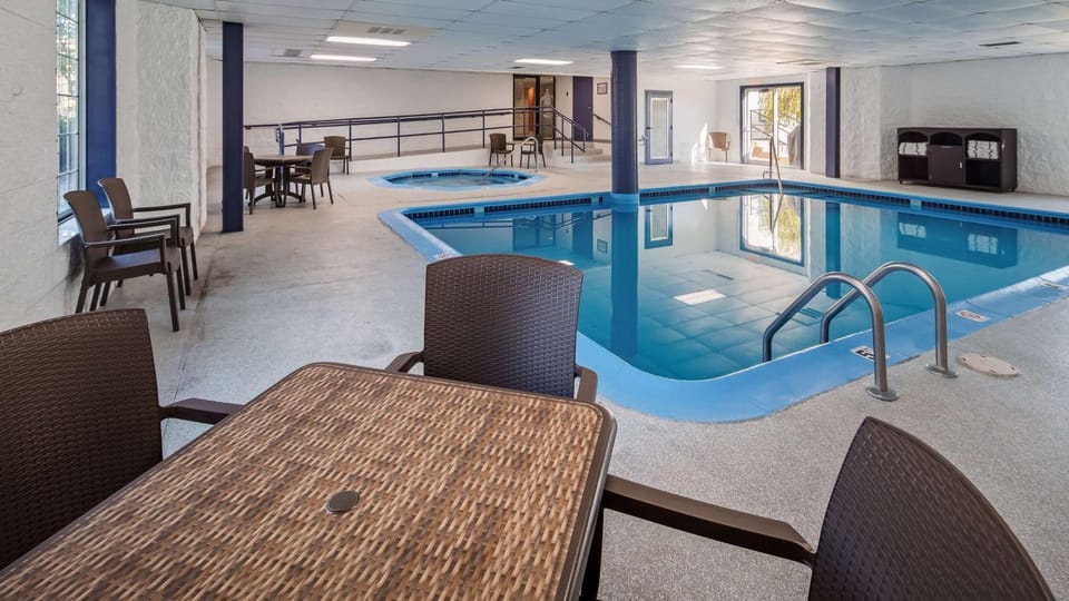 Hot Tub, Pool view, Swimming pool