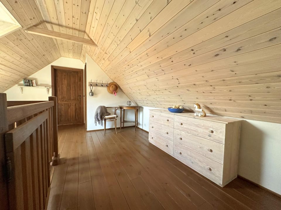 Kids's club, cot