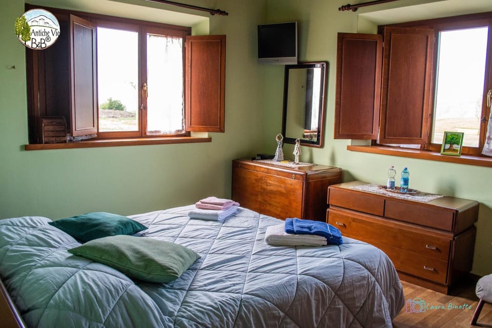 Bed, Photo of the whole room, Bedroom, Garden view, Facility for disabled guests