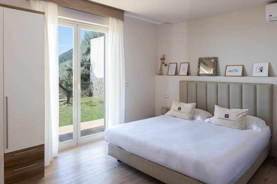 Bed, View (from property/room), Garden view