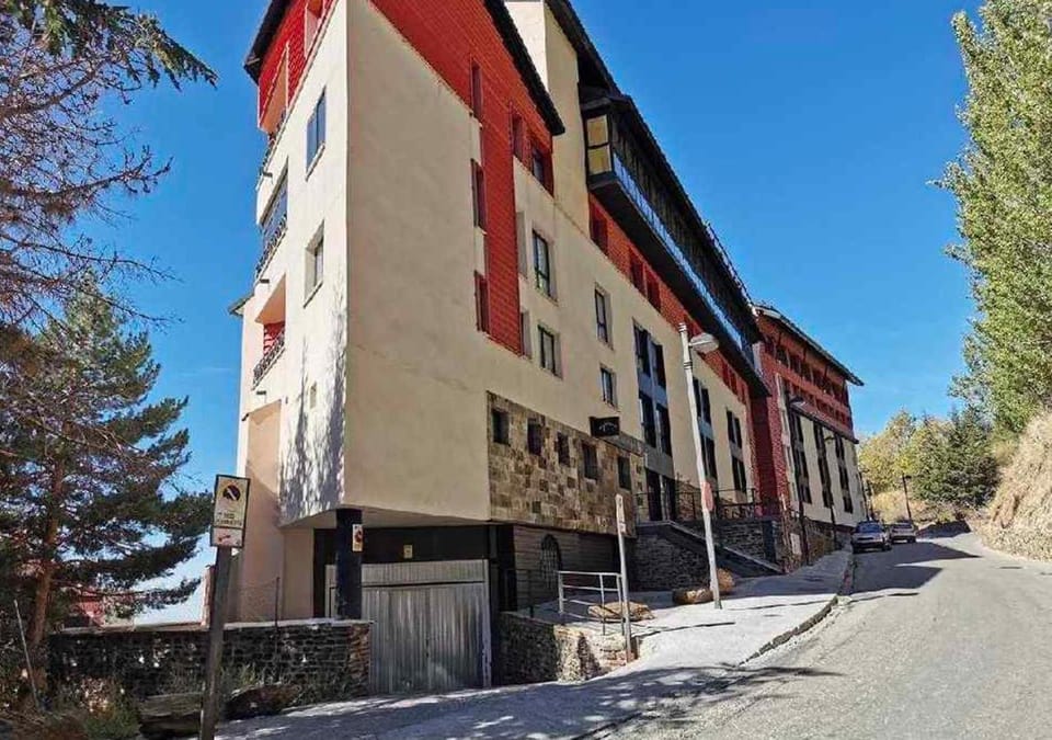 Property building, Day, Street view, Parking