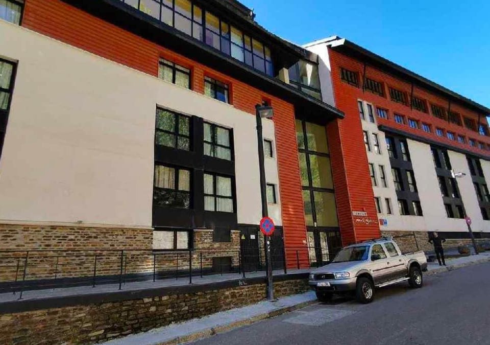 Property building, Facade/entrance, Day, Street view