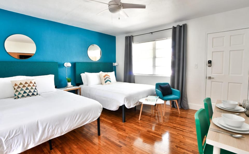 Bed, Photo of the whole room, Seating area, Bedroom
