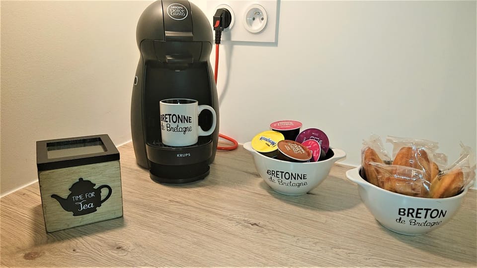Coffee/tea facilities, Food