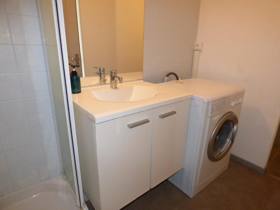 Bathroom, washing machine