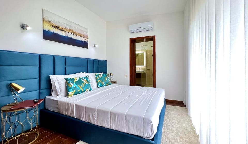 Bed, Photo of the whole room, Bedroom, air conditioner