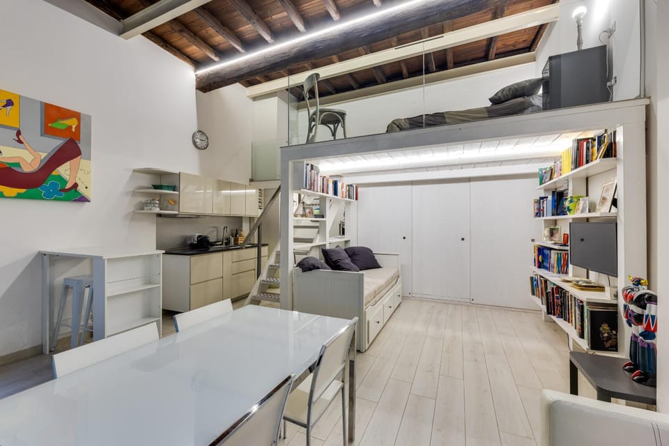 Kitchen or kitchenette, Seating area, Dining area