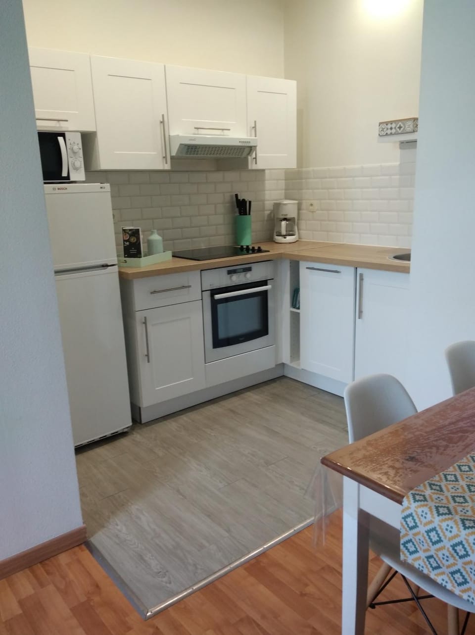 Coffee/tea facilities, Kitchen or kitchenette, Dining area, dishwasher, microwave, oven, stove, toaster