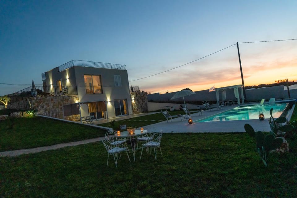 Property building, Garden, Swimming pool, Swimming pool, Sunset