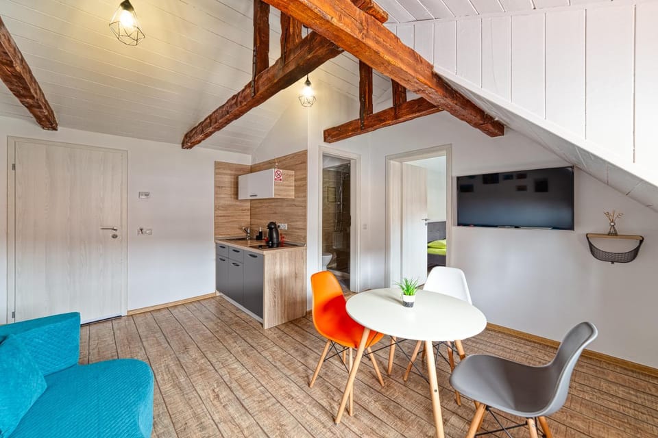 Kitchen or kitchenette, Living room, Seating area, Dining area