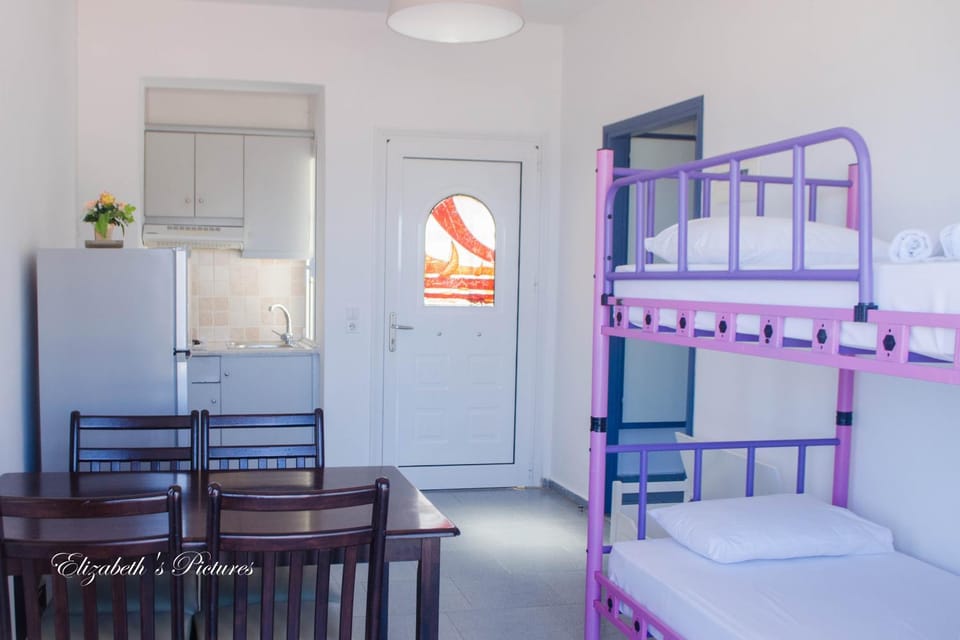 Kitchen or kitchenette, bunk bed