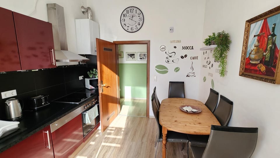 Kitchen or kitchenette, Seating area, Dining area