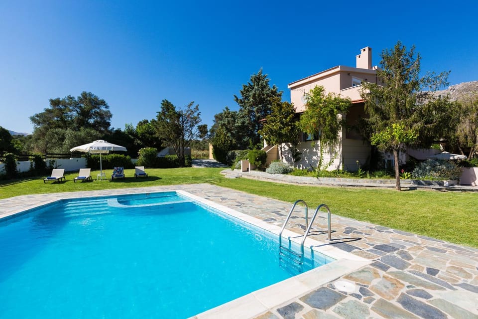 Property building, Day, Garden, Garden view, Pool view, Swimming pool, sunbed