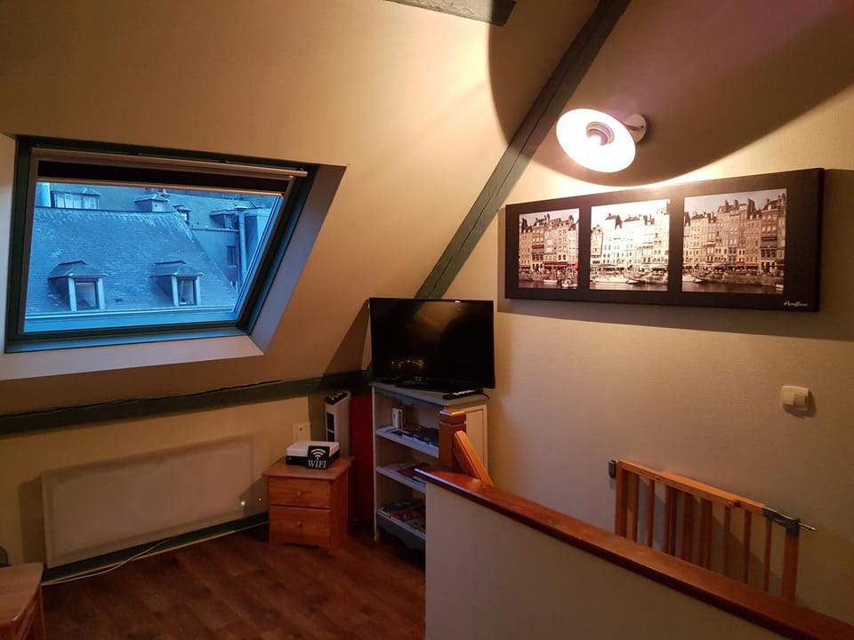 TV and multimedia, Seating area