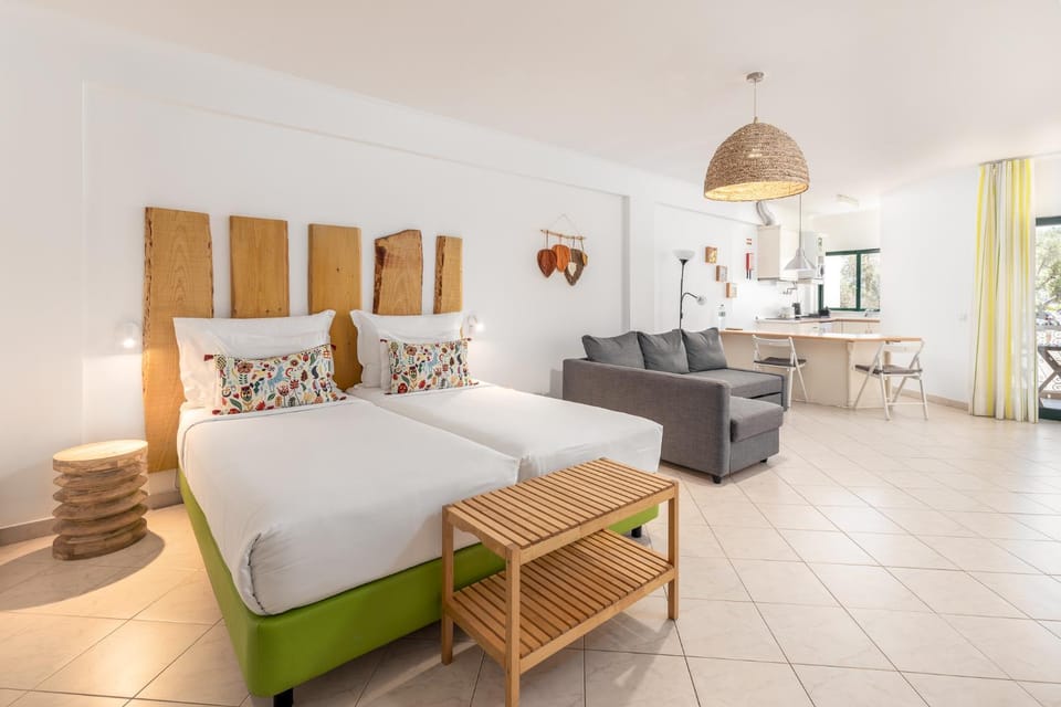 Kitchen or kitchenette, Living room, Bedroom