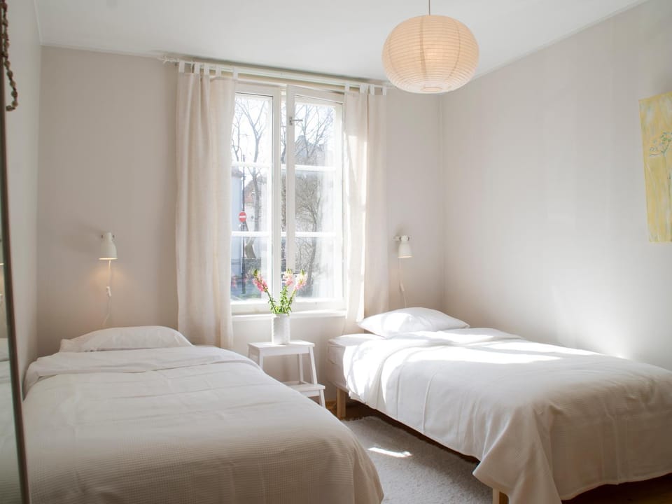 Day, Bedroom, Street view