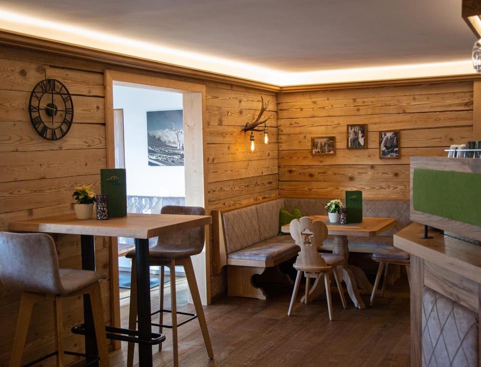 Lounge or bar