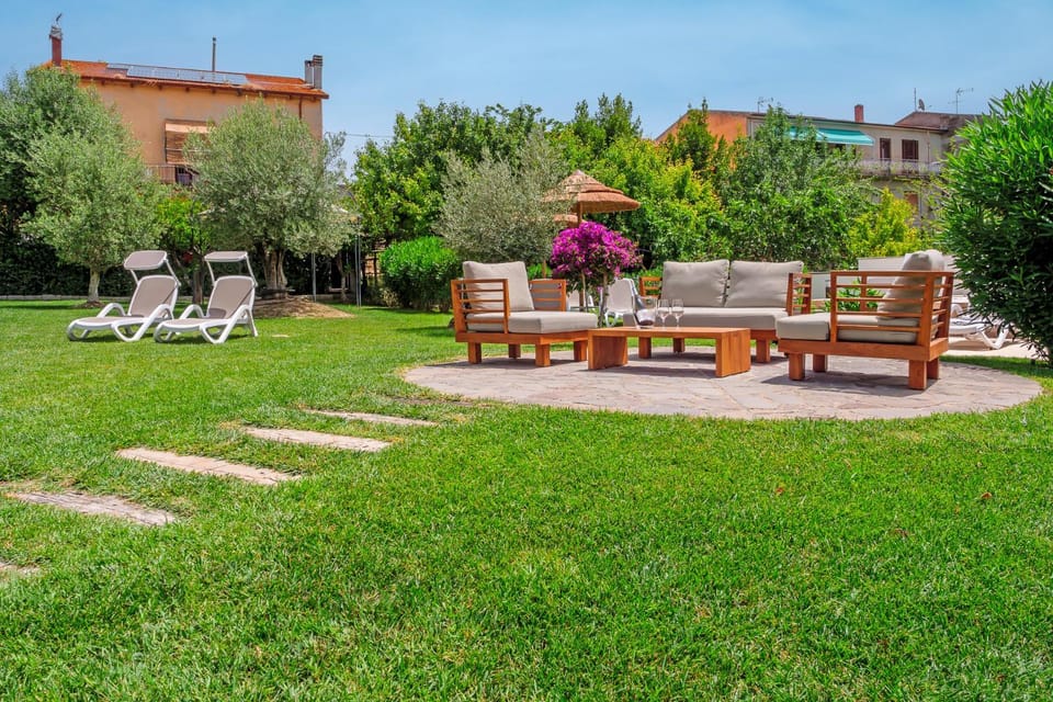 Garden, sunbed