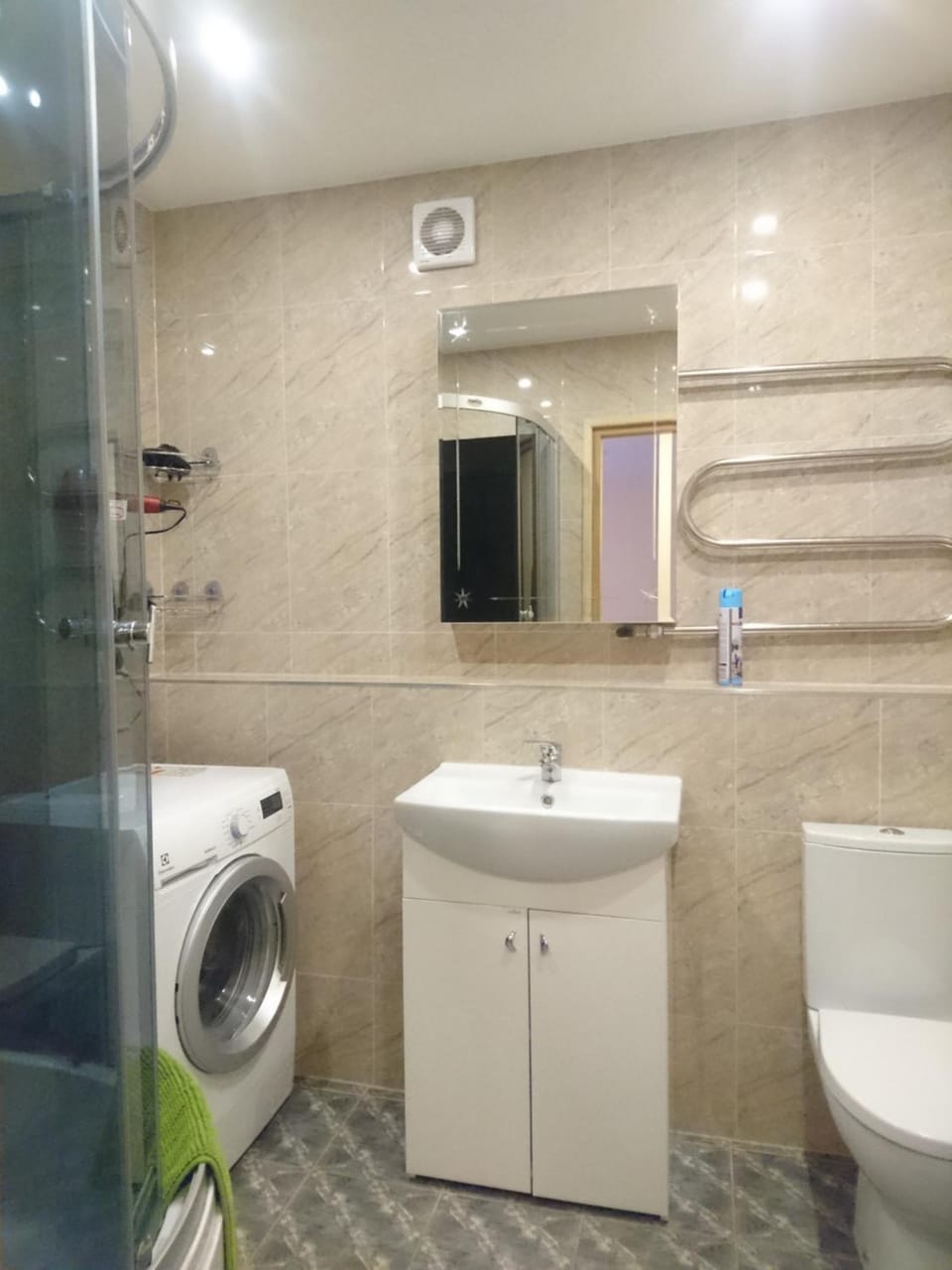 Shower, Toilet
