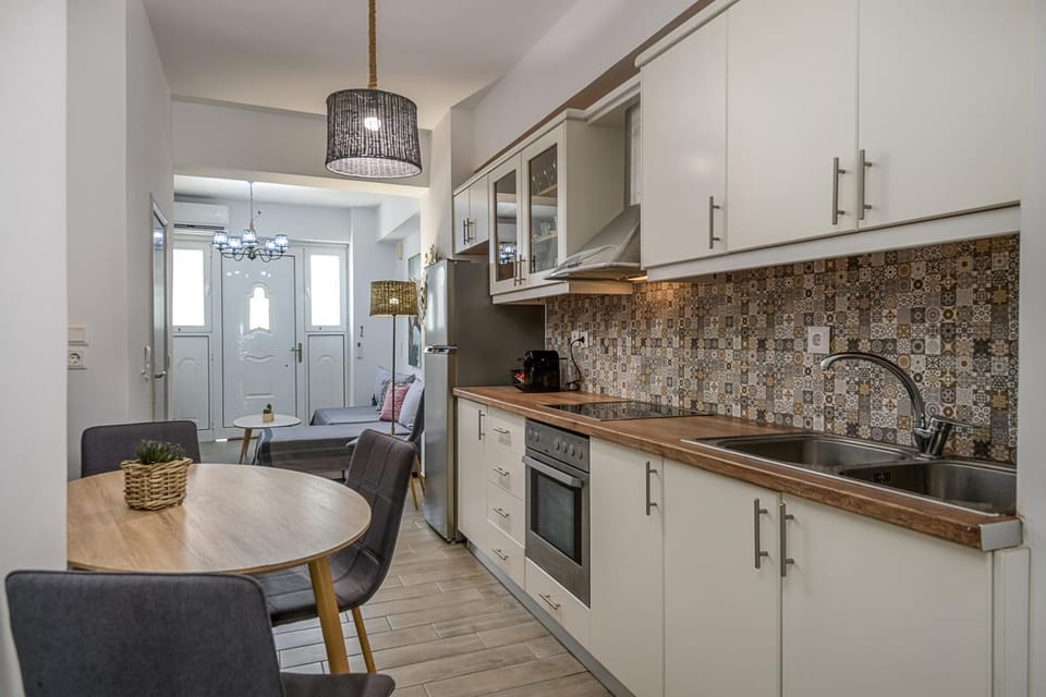 Kitchen or kitchenette, Dining area, pet friendly, stove