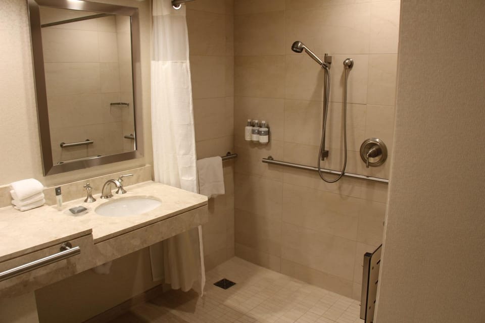 Shower, Bathroom, acessibility