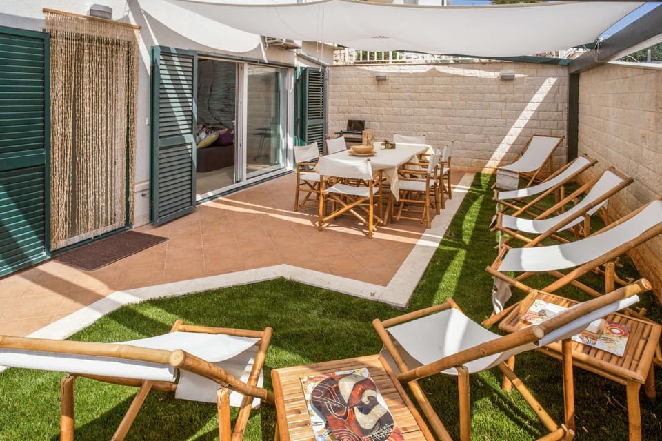 Patio, Area and facilities
