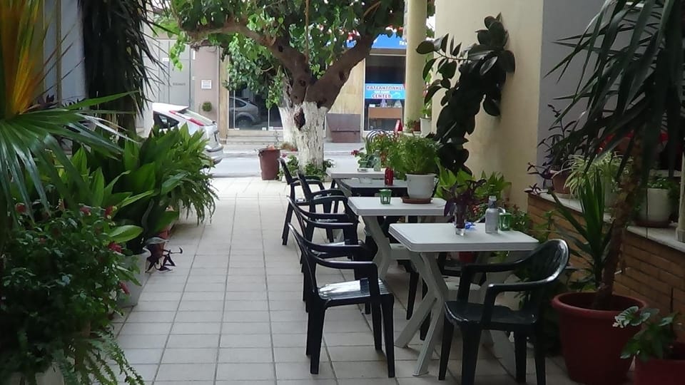 Restaurant/places to eat, Balcony/Terrace