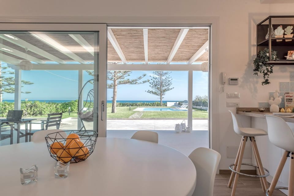 View (from property/room), Living room, Dining area