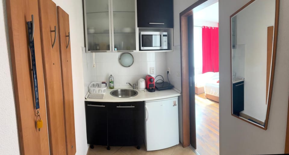 Coffee/tea facilities, Kitchen or kitchenette, microwave