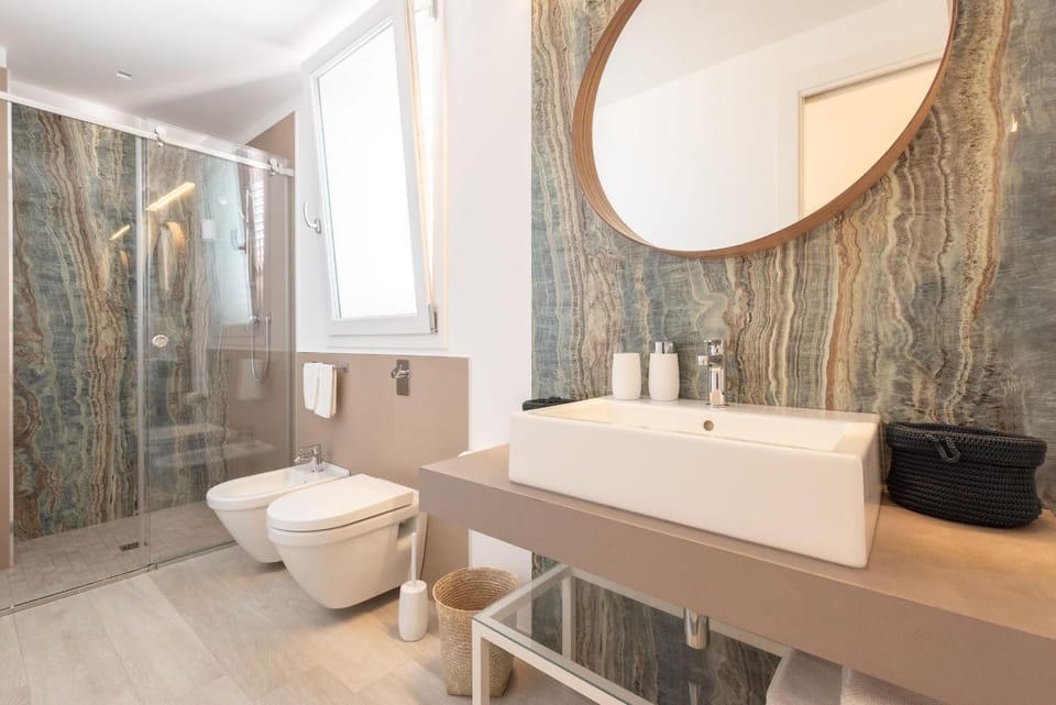 Shower, Toilet, Bathroom, Other, bidet, towels
